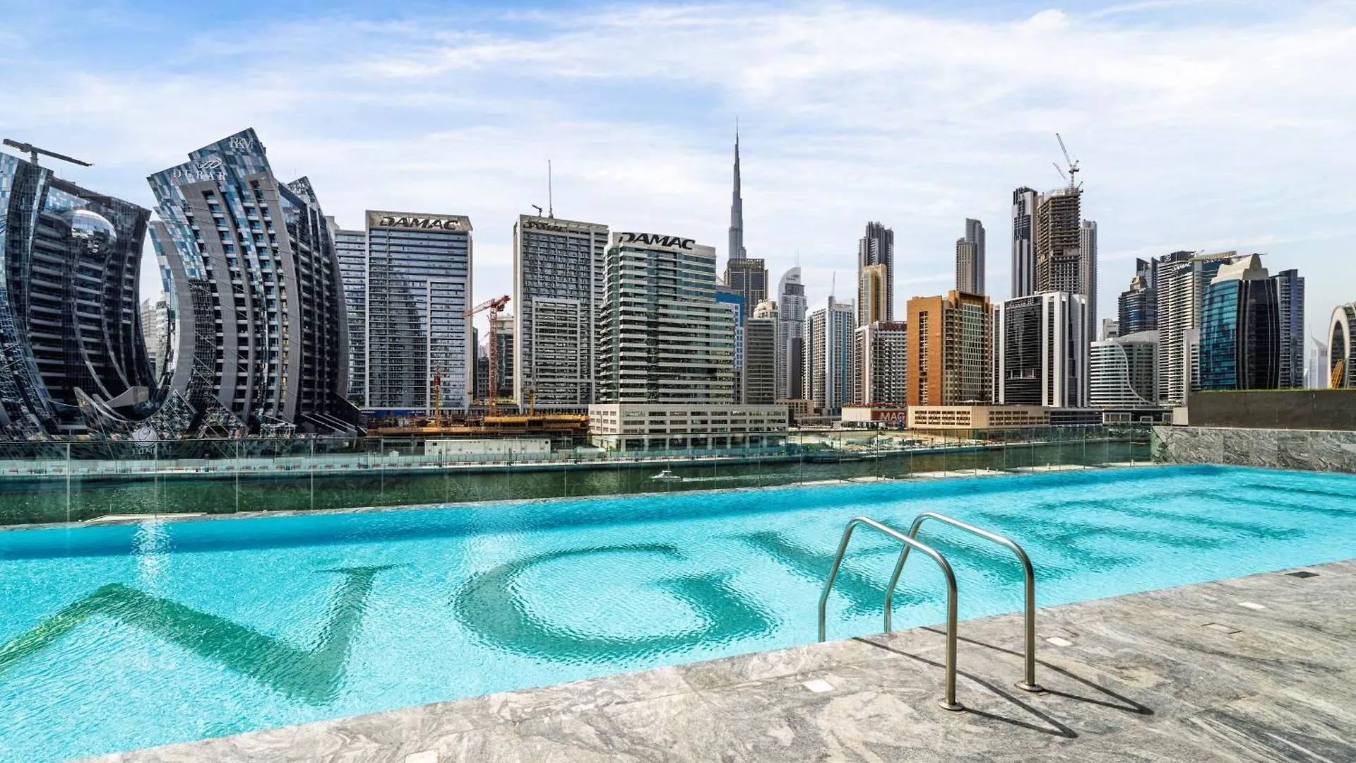 Burj Et Canal View Sunny Pool Dubai